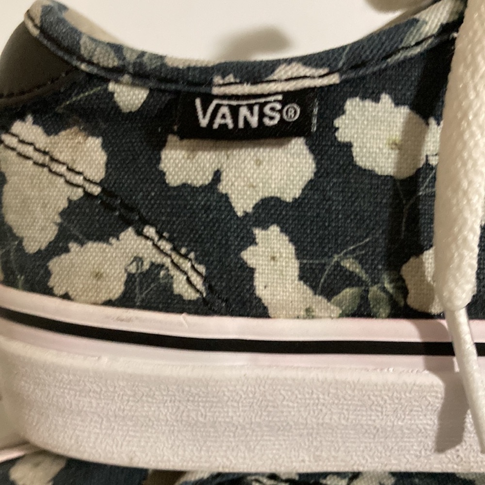 Sold 💌 Vans Sneakers - Picture 12 of 14
